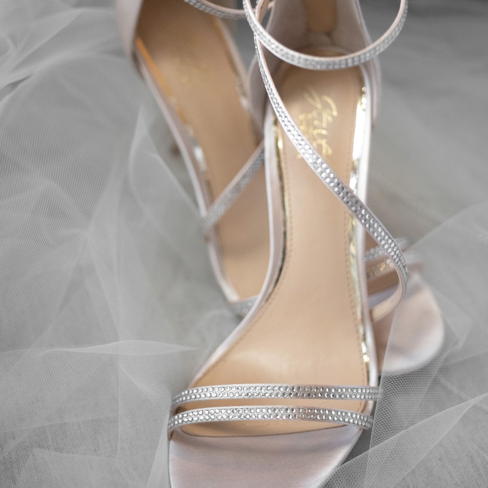 Jewel Badgley Mischka Gail size 8.5